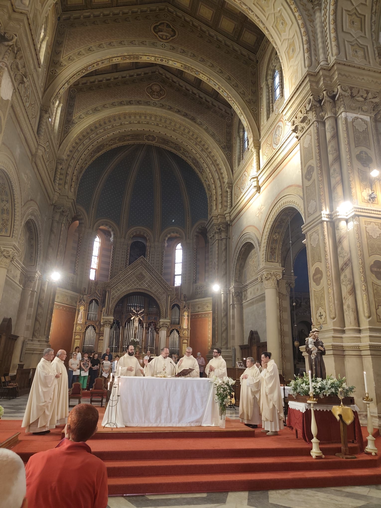 Fedeli durante la Messa nel Duomo